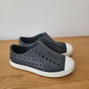 Native Jefferson Kids Black Slip-On Shoes Summer Sandals Size 11 Waterproof